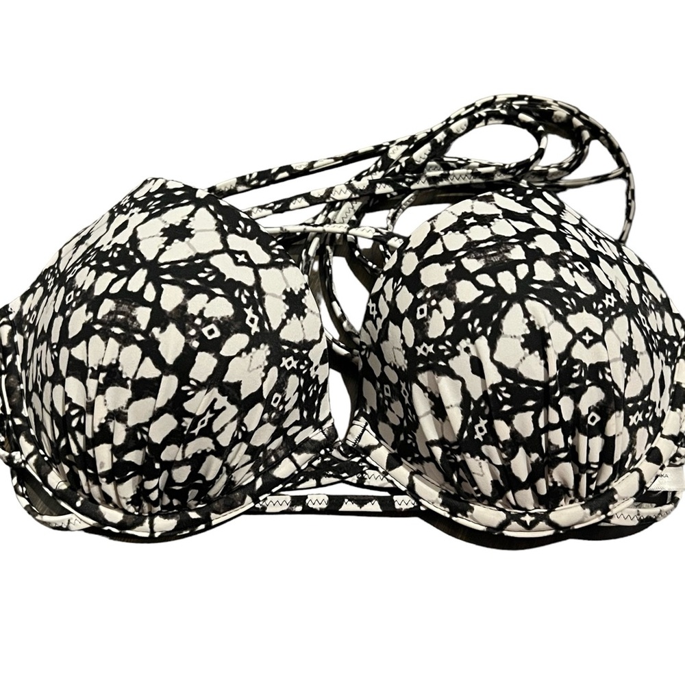 Black and White Bikini Top Swimsuit